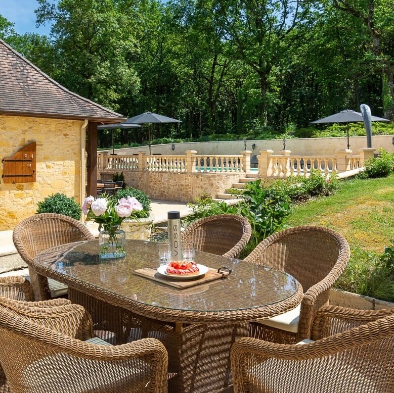 Highlight your holiday home's uniqueness Celebrating holiday home direct booking success